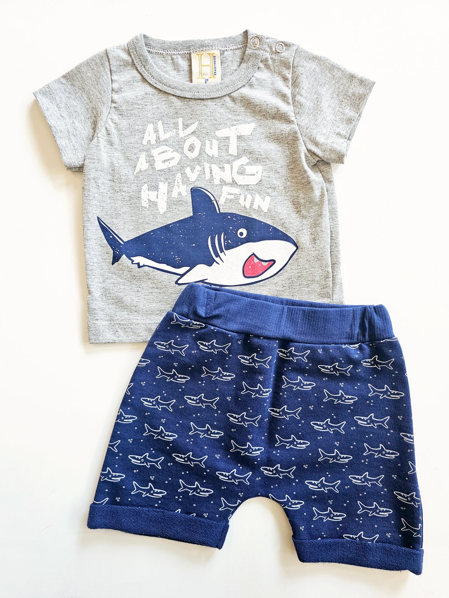 Conjunto Tiburón bebe