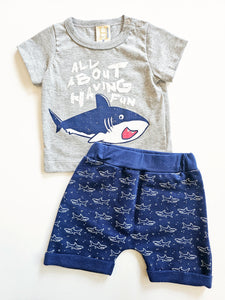 Conjunto Tiburón bebe