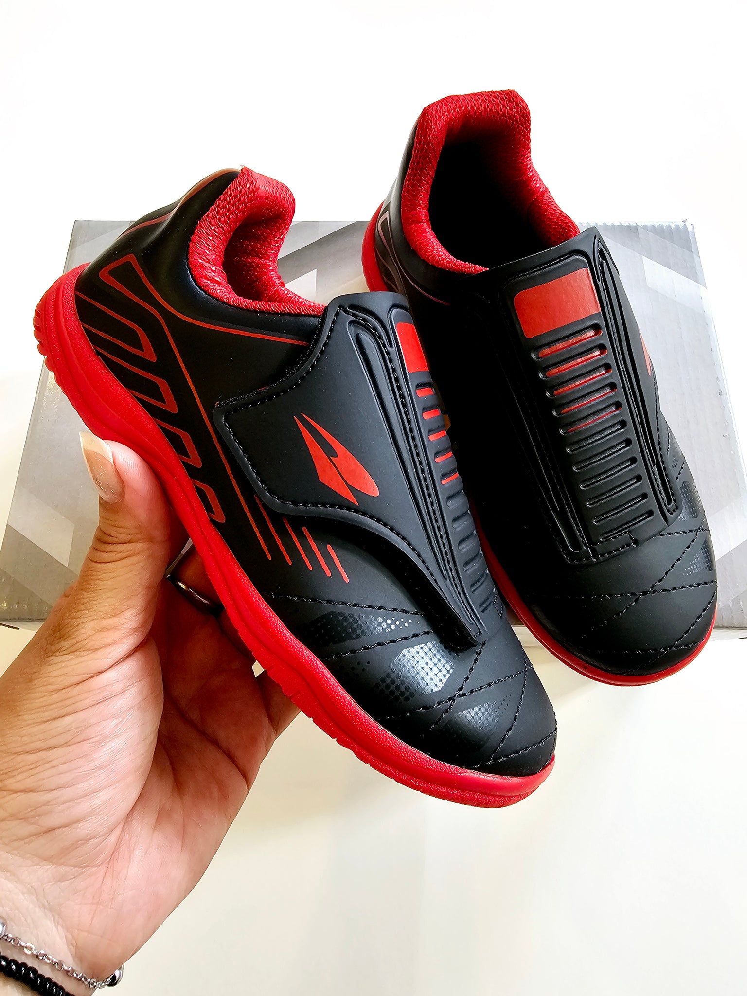 Todoterreno Negro Rojo