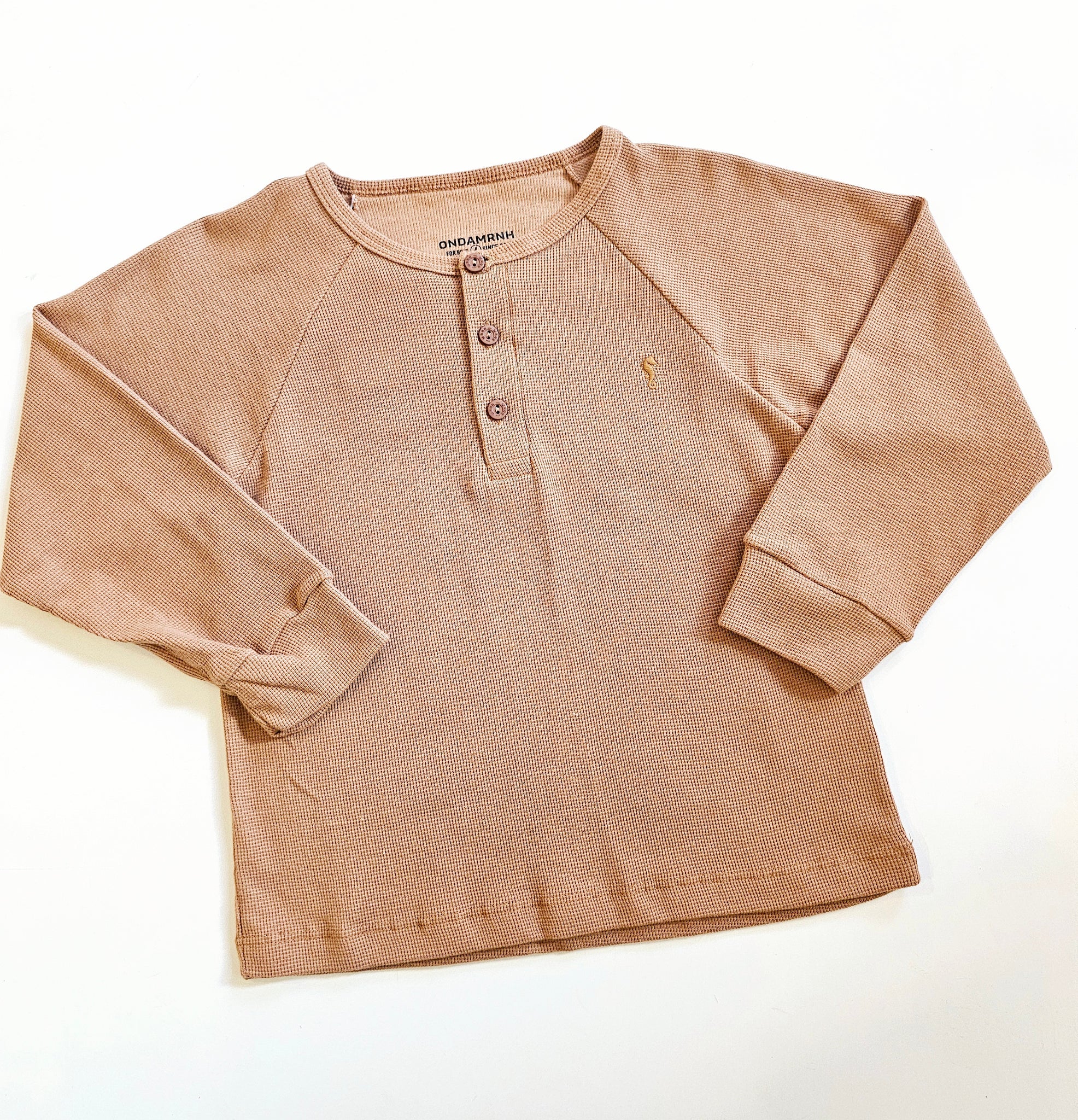 Remera OM Beige Botones