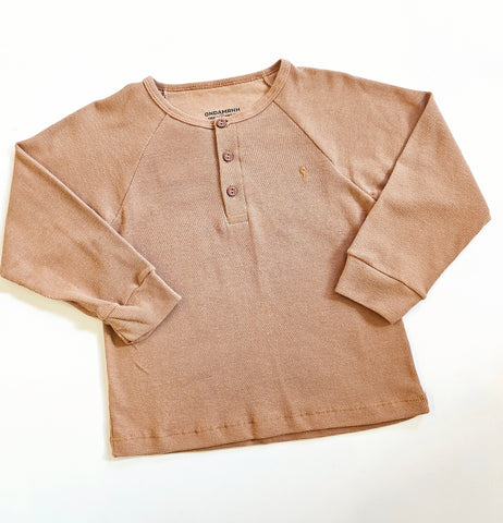 Remera OM Beige Botones