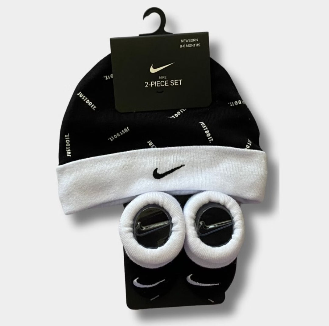 Set Gorrito + Medias Nike