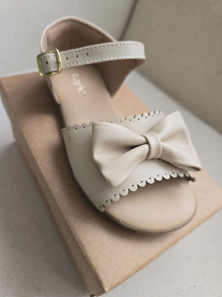 Sandalia color Beige Moño