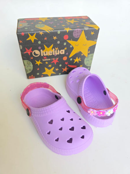 Crocs Lila Corazones y Flores